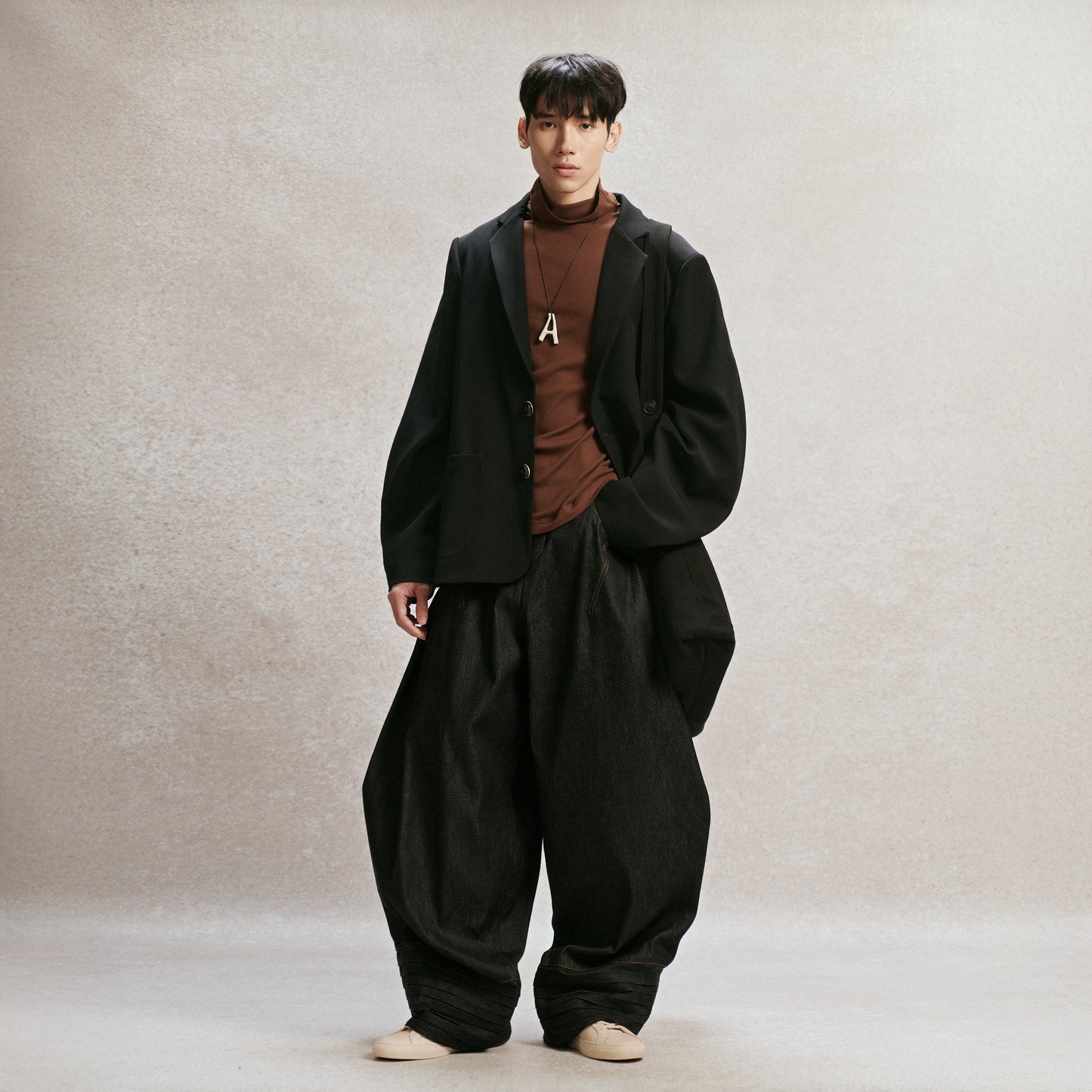 Black Amphora Blazer AIN Astoud