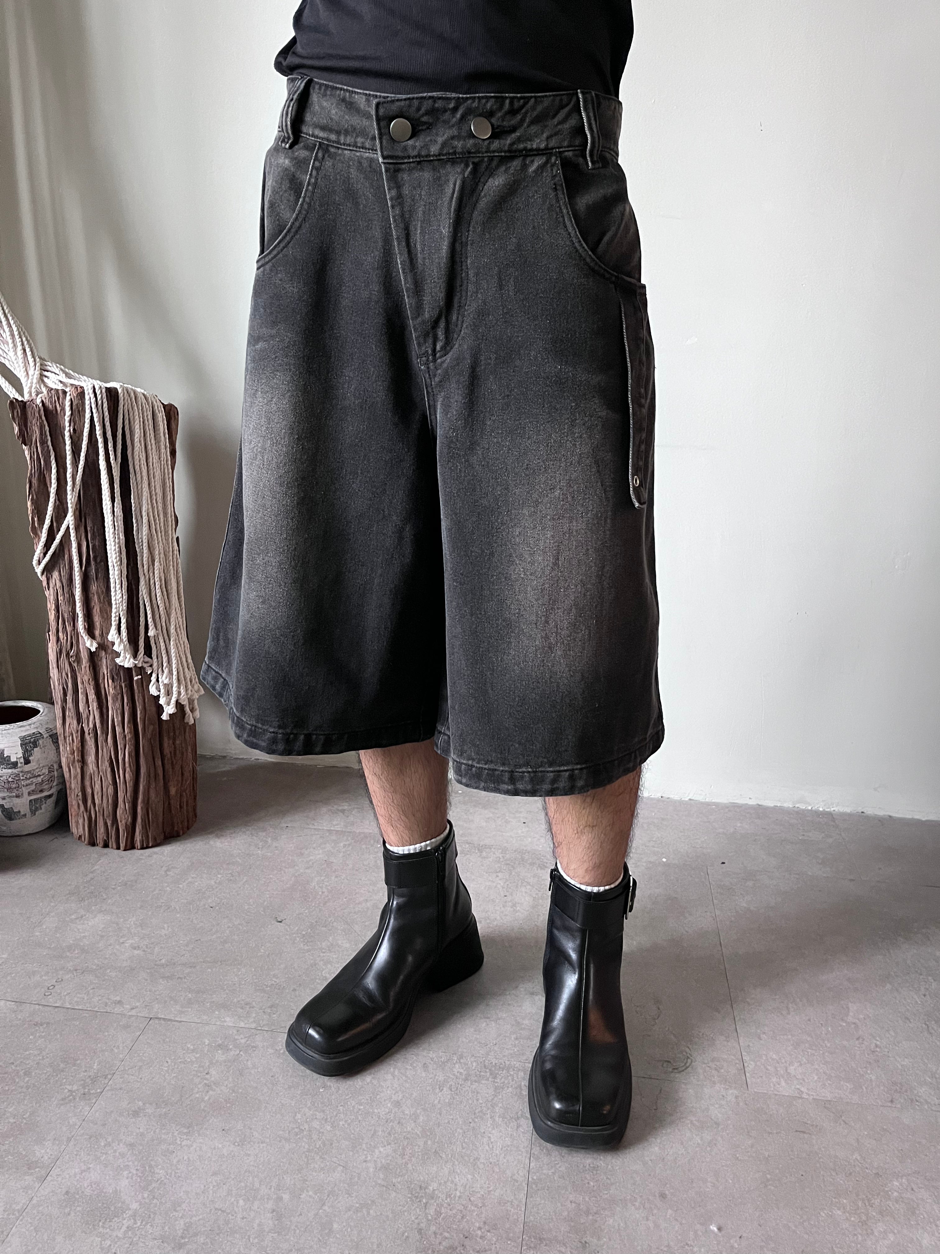 black-buckle-shorts the idiot astoud