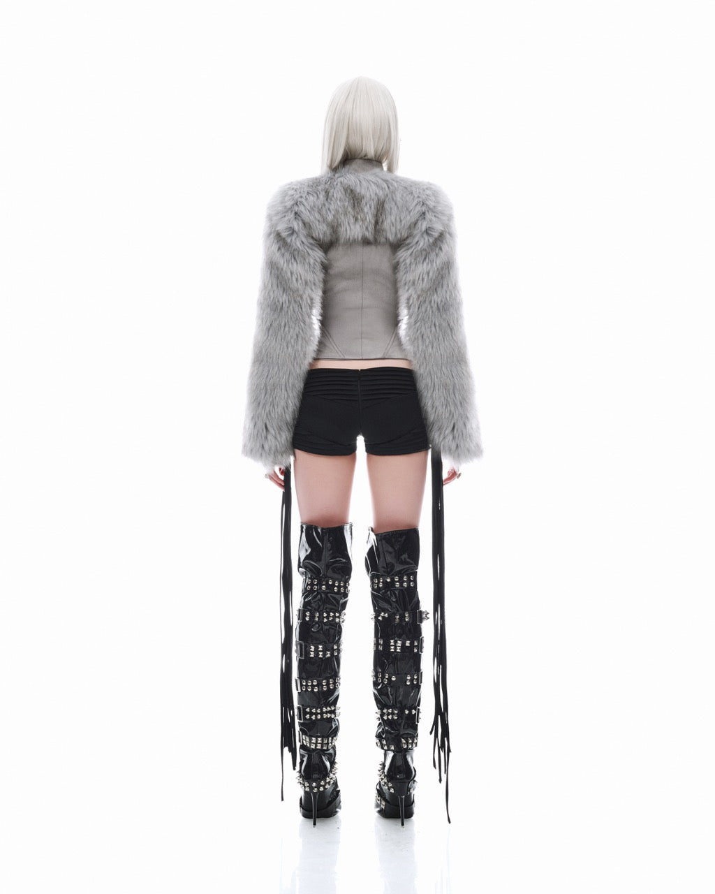 Hemi Short liniss astoud 